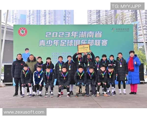 2023年12号足球明星名单揭晓球迷热议新星与老将的精彩对决 2023年12号足球明星名单揭晓球迷热议新星与老将的精彩对决